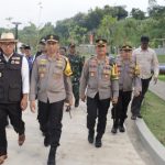 Kapolda Jabar Dampingi Gubernur Jabar Tinjau Pos Pelayanan Di Gate Tol Padalarang