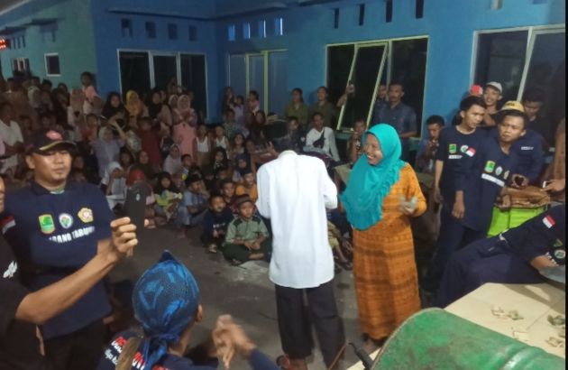 Saking Meriahnya Warga Ikut Nyawer Di Cara Lomba Bedug