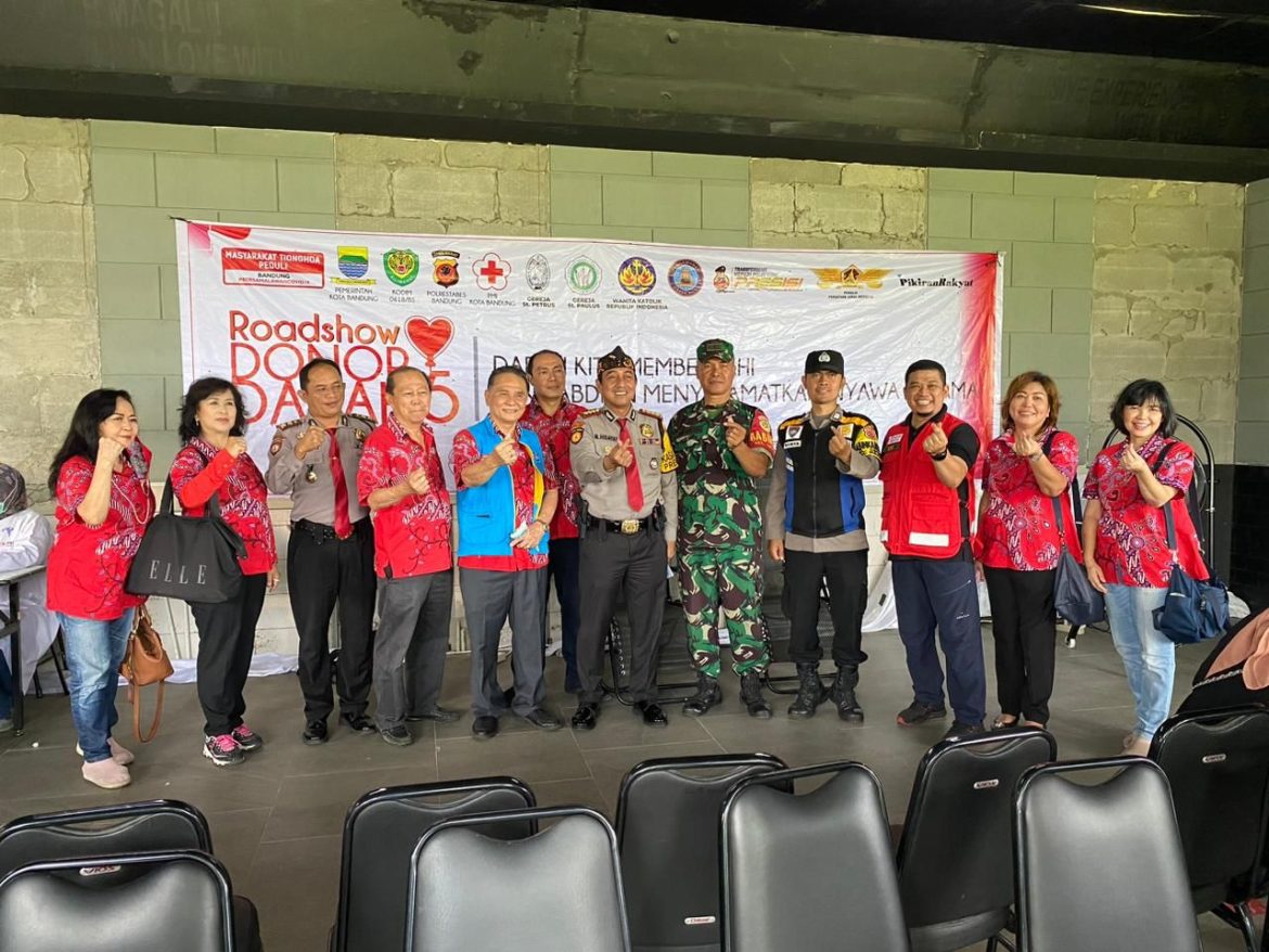 Sinergitas TNI POLRI Warnai Baksos Donor Darah di PVJ Mall Kota Bandung