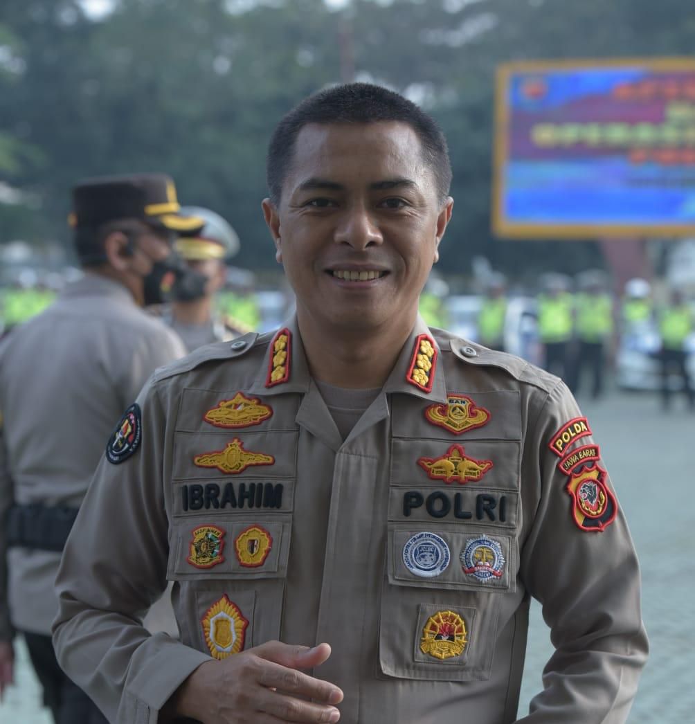 Aksi Polwan Dalam Pengamanan Hari Buruh Internasional