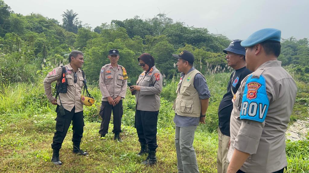 Jajaran Kepolisian Polres Subang dan dinas instansi terkait terus melakukan pencarian anak hilang di Kalijati