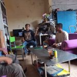 Polisi Bantu Bersihkan Rumah Sang Dokter Yang Viral Dimedia Sosial