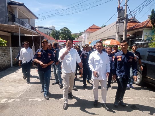 Bacaleg Dea Eka Rizaldi Iringi Pendaftaran Caleg Gerindra Ke KPU Provinsi Jabar