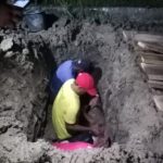 Aparat Desa Kutajaya Makamkan Jenazah Bah Saun