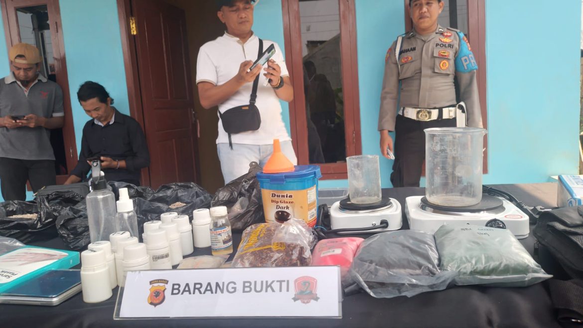 Produksi Tembakau Sintesis, Sebuah Rumah Kontrakan di Karawang Digrebek Tim Sanggabuana