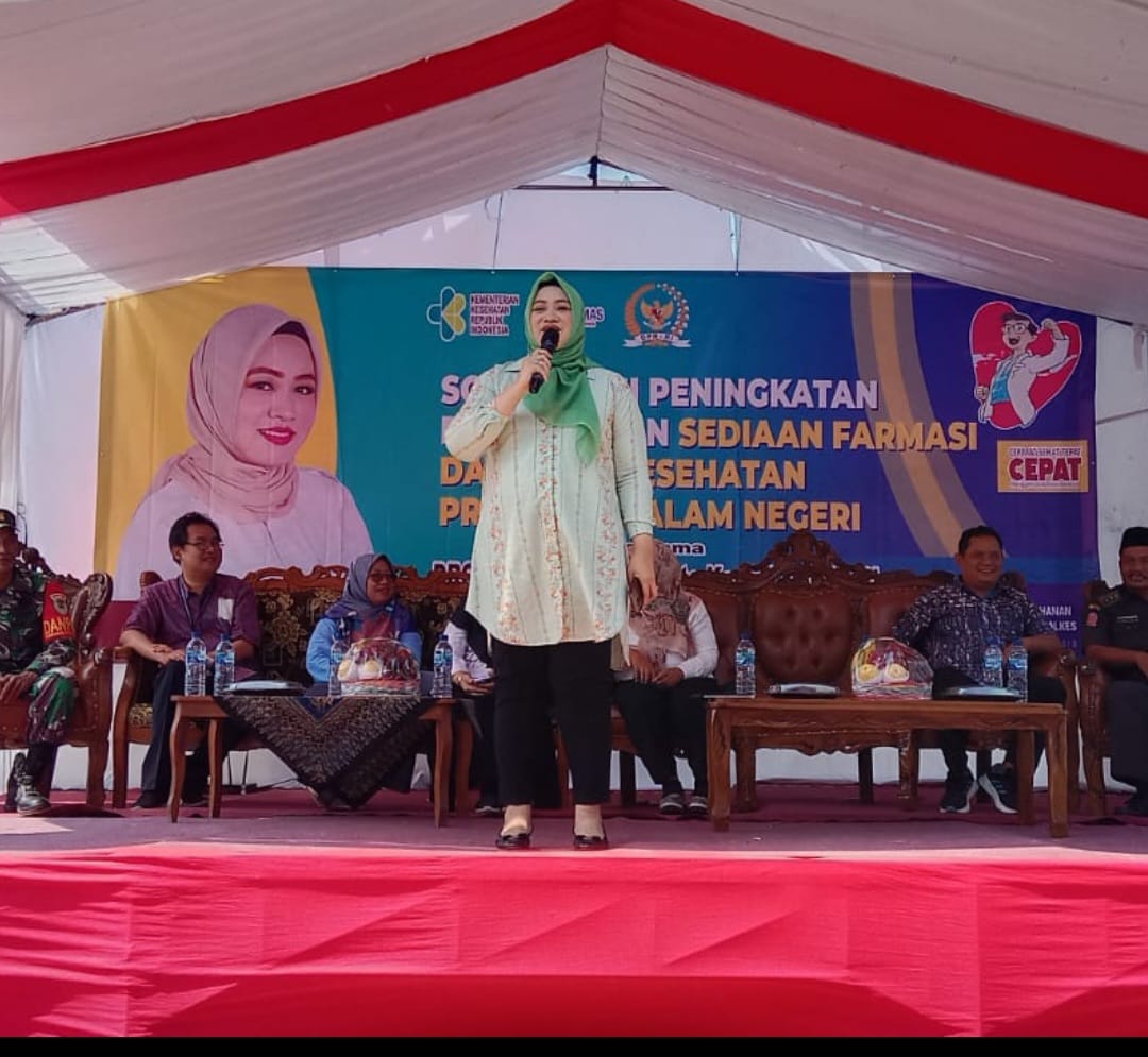 drg. Putih Sari Bersama Kementrian Kesehatan Gelar Sosialisasi Peningkatan Penggunaan Sediaan Farmasi Kesehatan Produksi Dalam Negeri di Kecamatan Cilebar 