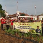 Dalam Rangka Memperingati HUT RI ke 78 Kapolsek Patokbeusi Menanam 100 Pohon