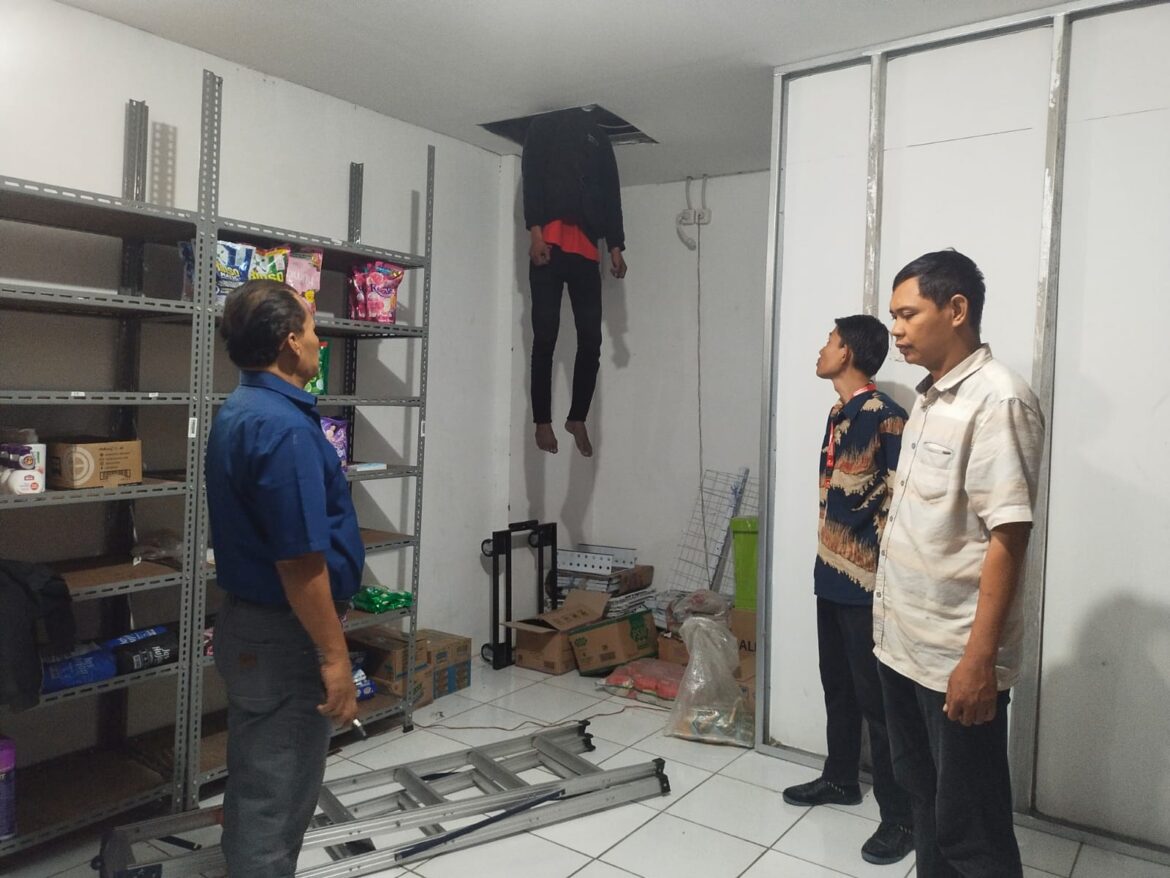 Karyawan Alfamart Kalangsari Ditemukan Tewas Gantung Diri di Dalam Toko 