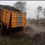 Limbah Bekas Pembakaran Kulit Padi Dibuang Di Karawang