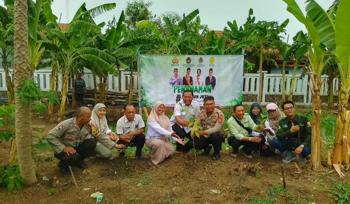 Polri Tanam 10 Juta Pohon