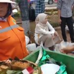 Paket Nasi Tumpeng Dibuang Kedalam Tong Sampah