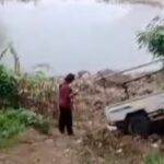 Sebuah Mobil Pengangkut Buruh Tani Terjun Ke Jurang