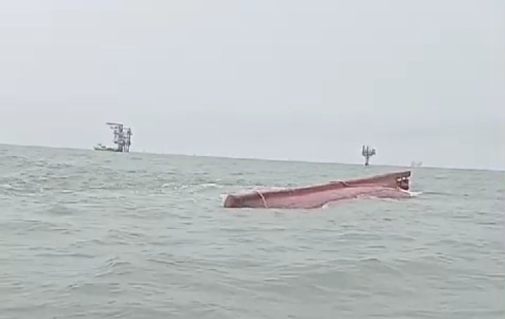 Kapal Nelayan Tenggelam Diduga Di Laut Utara Karawang