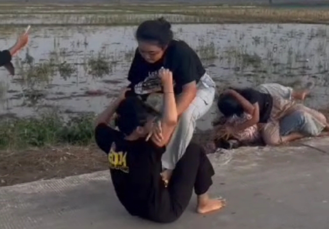 Viral Video Dua Kelompok Pelajar Putri Bakuhantam